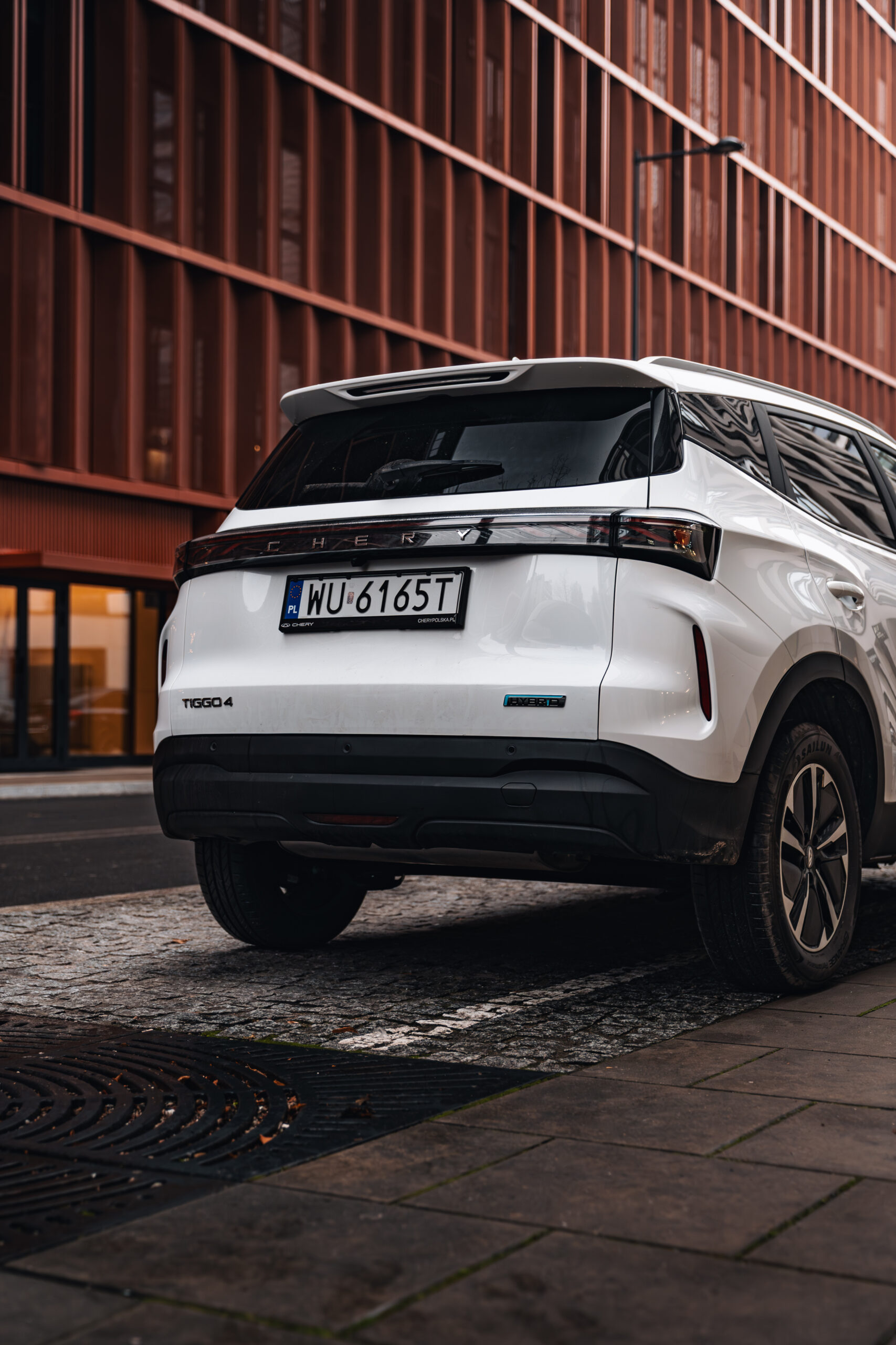 Chery Tiggo 4 HEV widok z boku