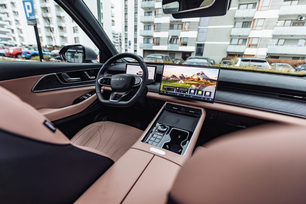 Chery Tiggo 9 wnętrze